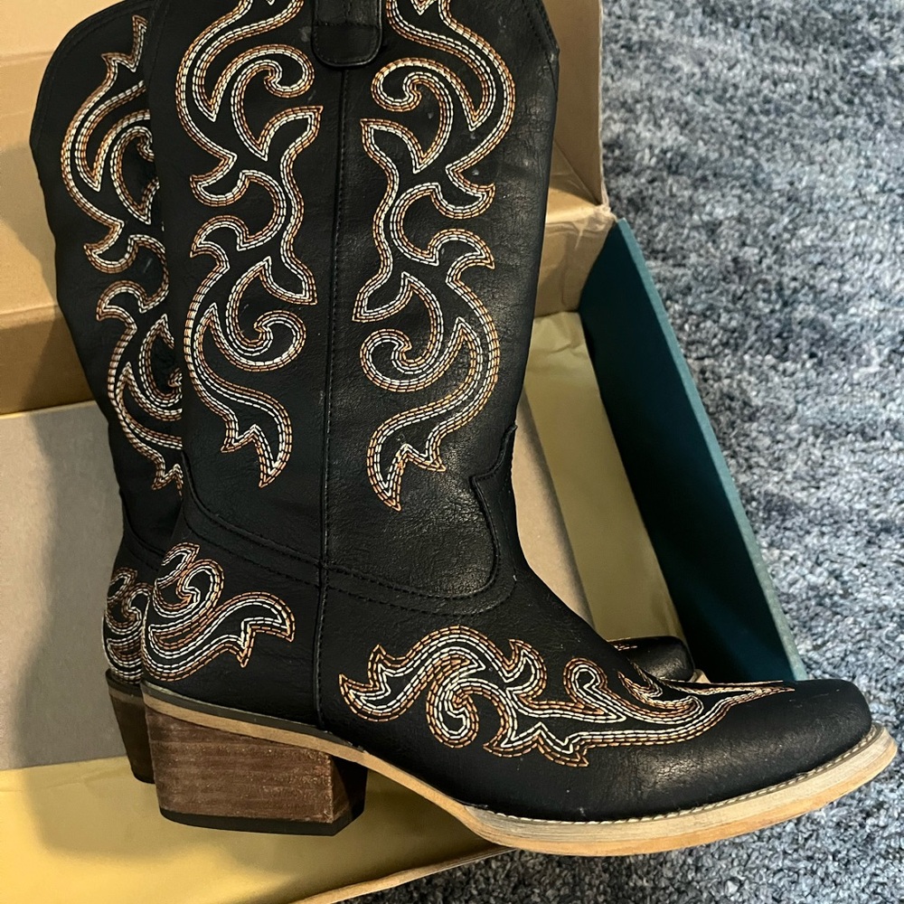 Stylish Black Embroidered Cowboy Boots